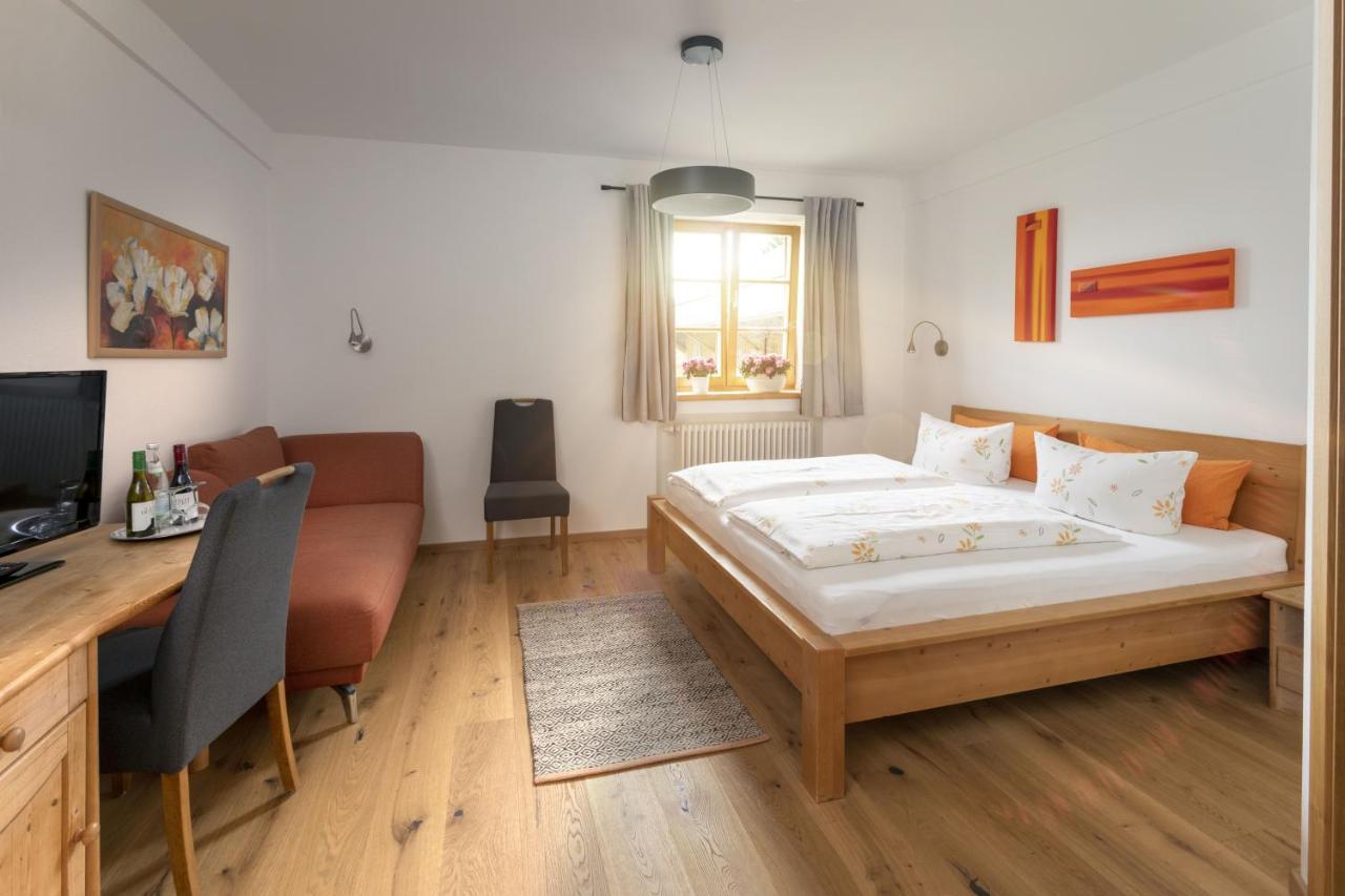 Pension Bernhardhof Otterfing エクステリア 写真