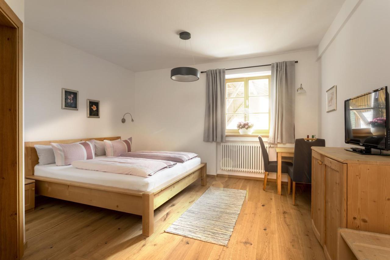 Pension Bernhardhof Otterfing エクステリア 写真