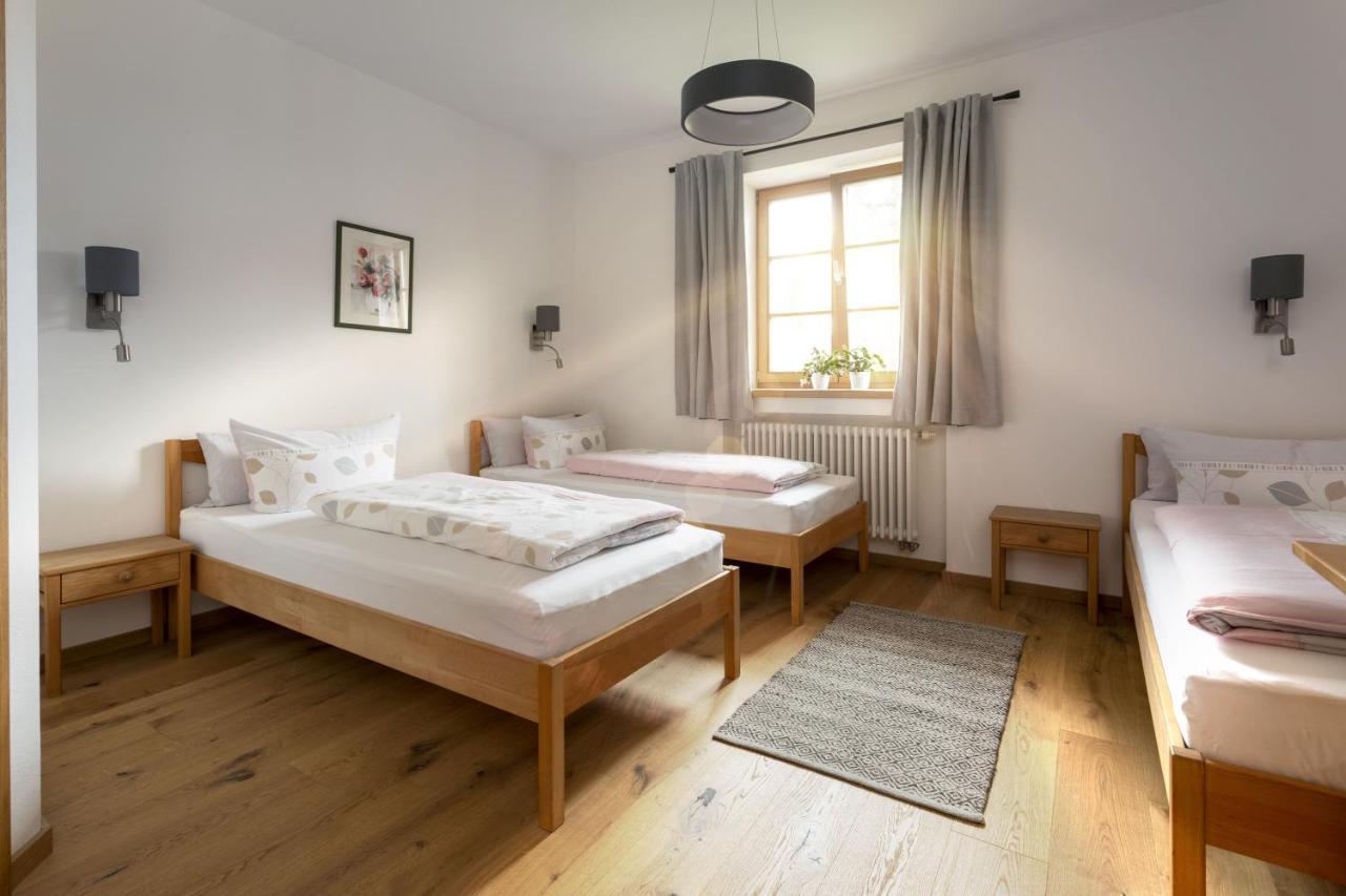Pension Bernhardhof Otterfing エクステリア 写真