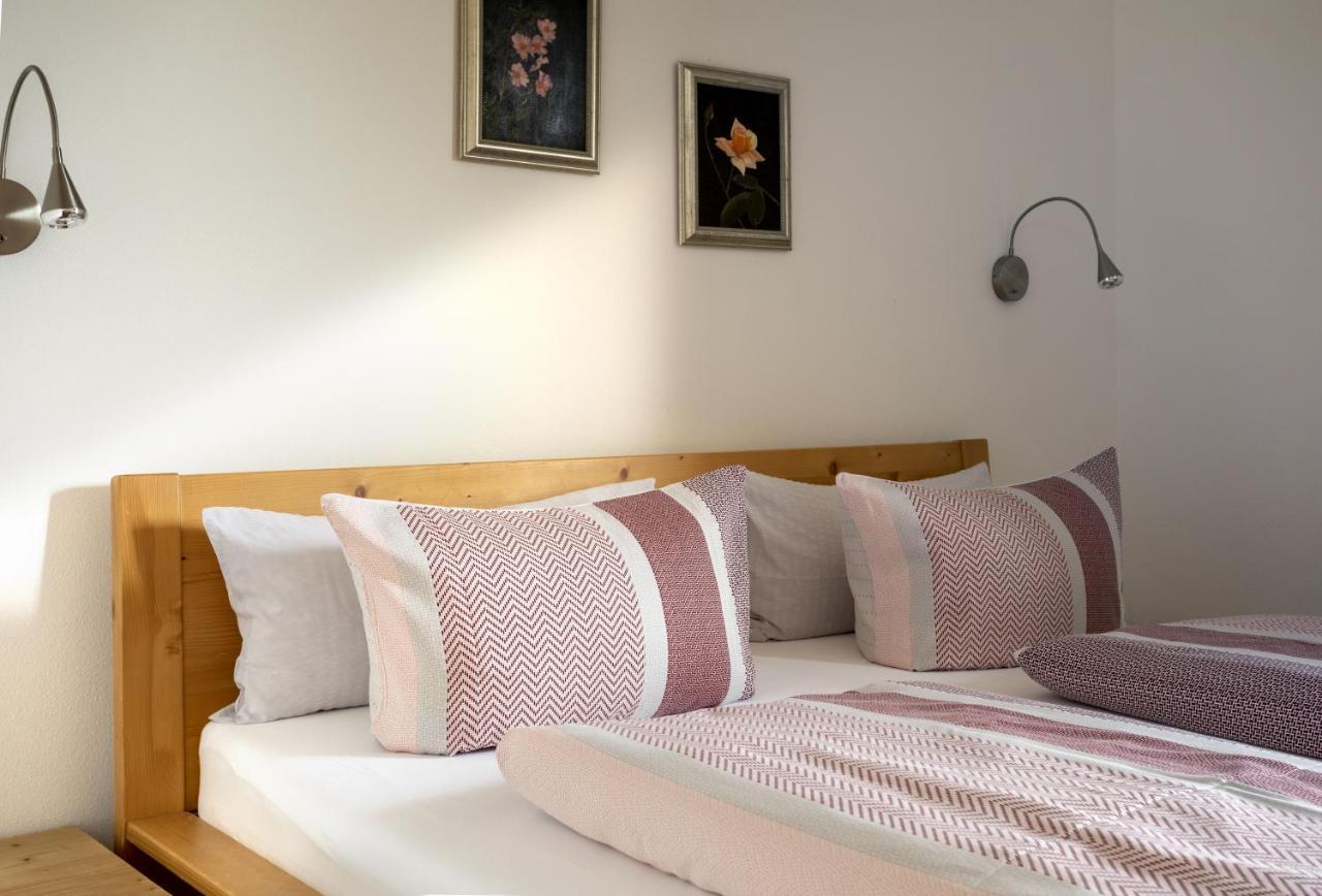 Pension Bernhardhof Otterfing エクステリア 写真