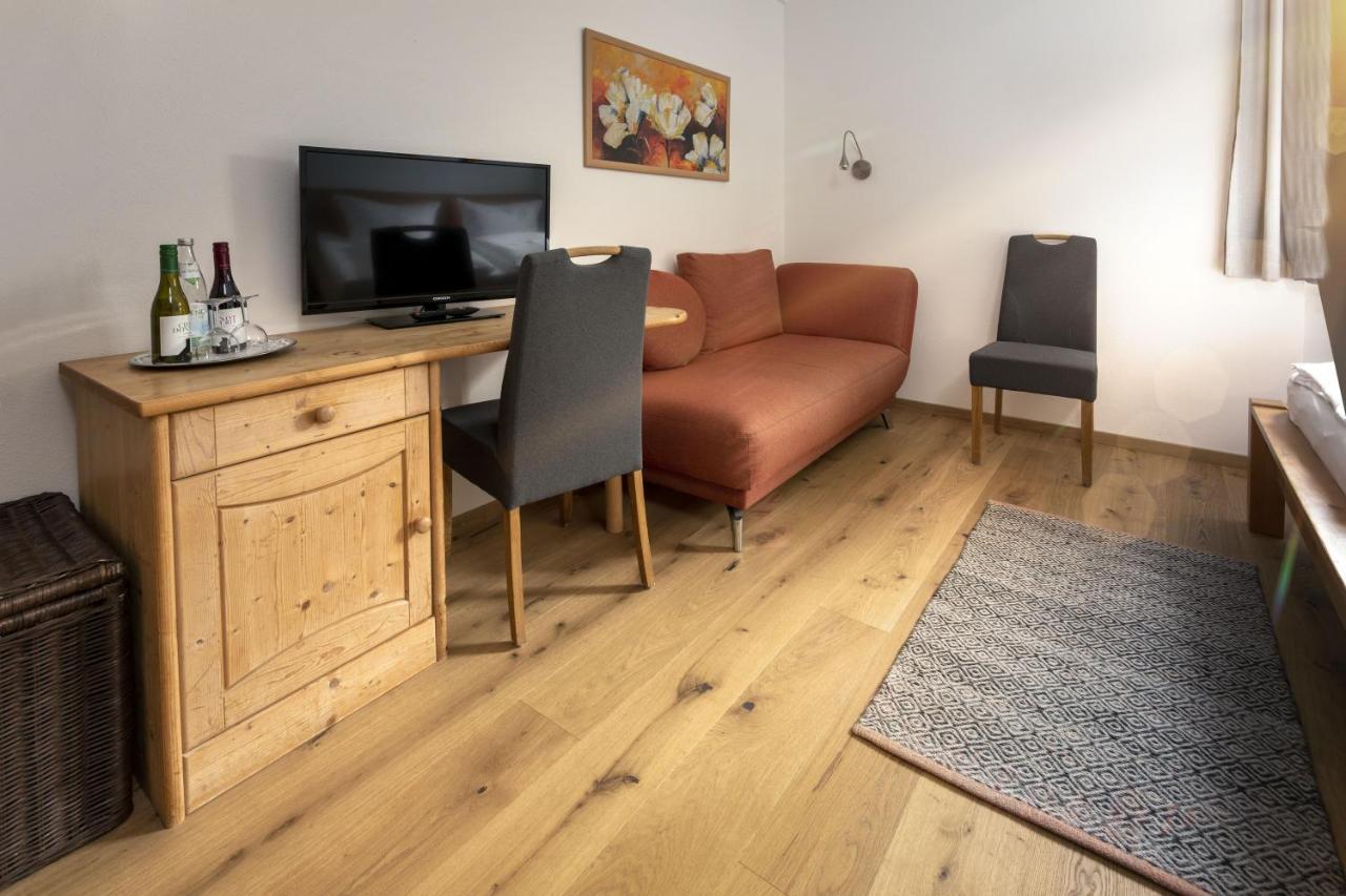 Pension Bernhardhof Otterfing エクステリア 写真