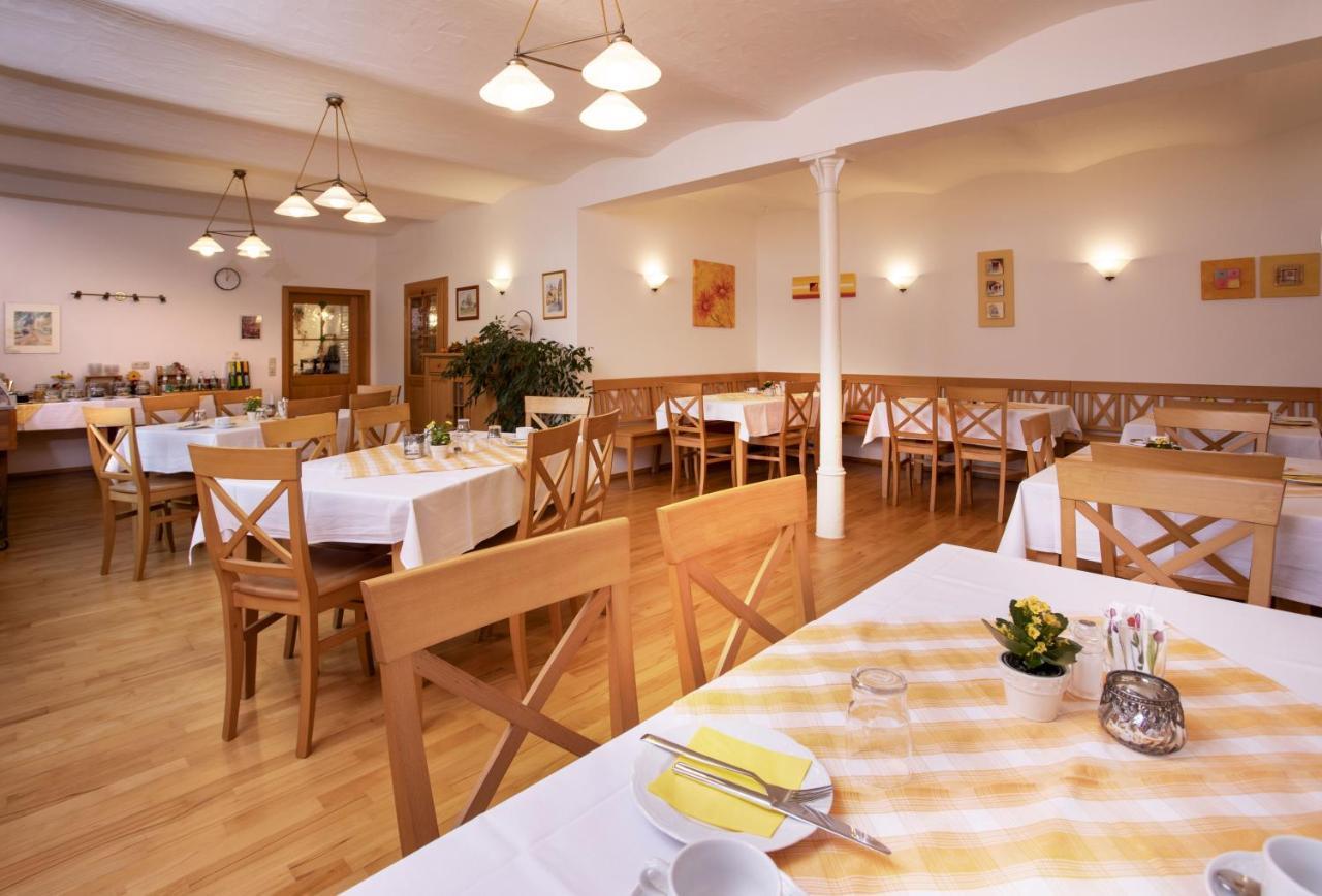 Pension Bernhardhof Otterfing エクステリア 写真