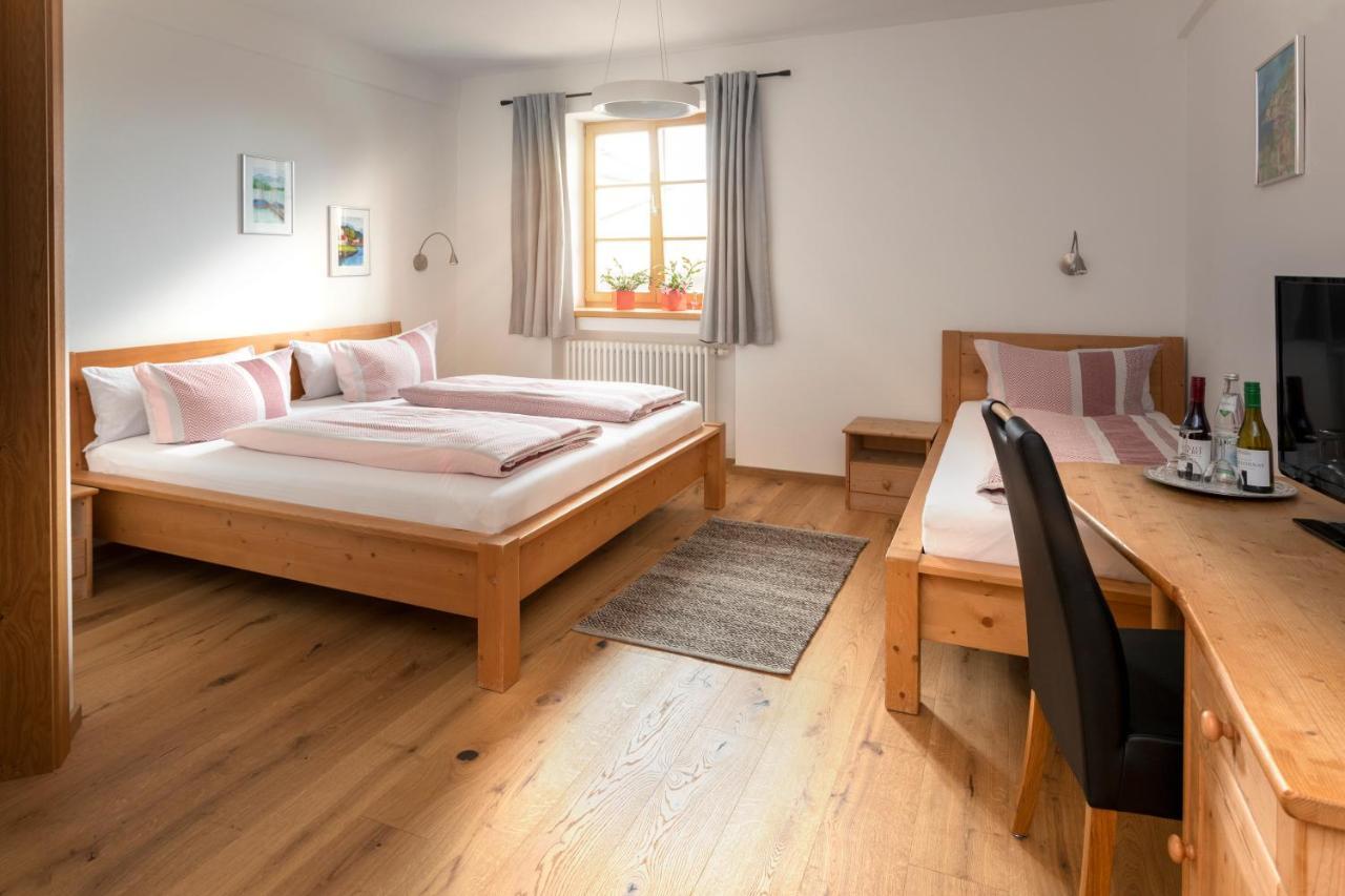 Pension Bernhardhof Otterfing エクステリア 写真