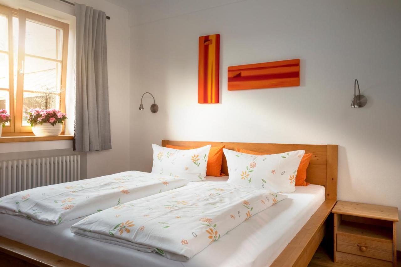 Pension Bernhardhof Otterfing エクステリア 写真