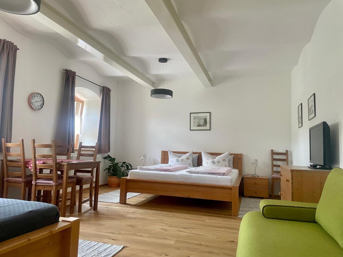 Pension Bernhardhof Otterfing エクステリア 写真