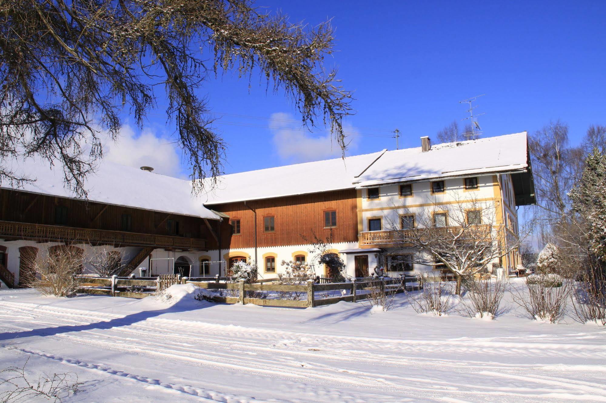 Pension Bernhardhof Otterfing エクステリア 写真