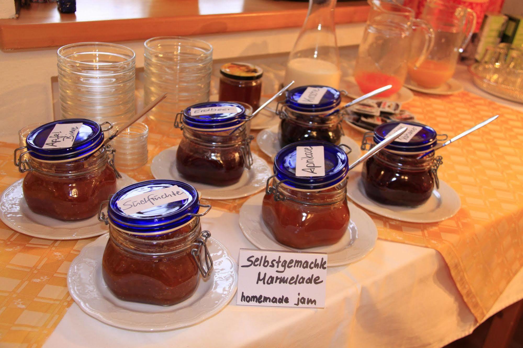Pension Bernhardhof Otterfing エクステリア 写真