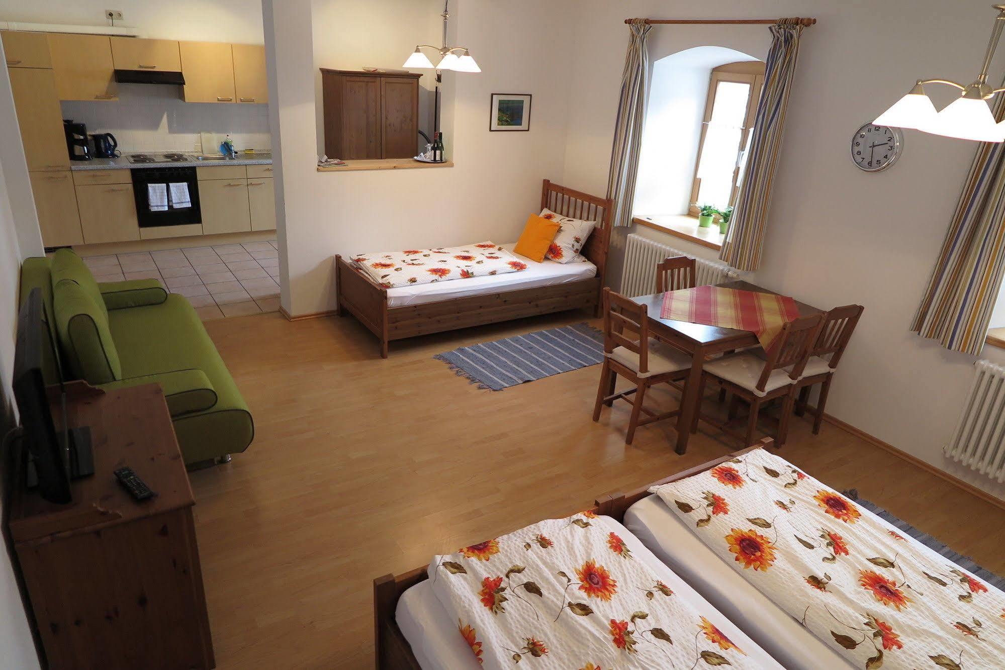 Pension Bernhardhof Otterfing エクステリア 写真