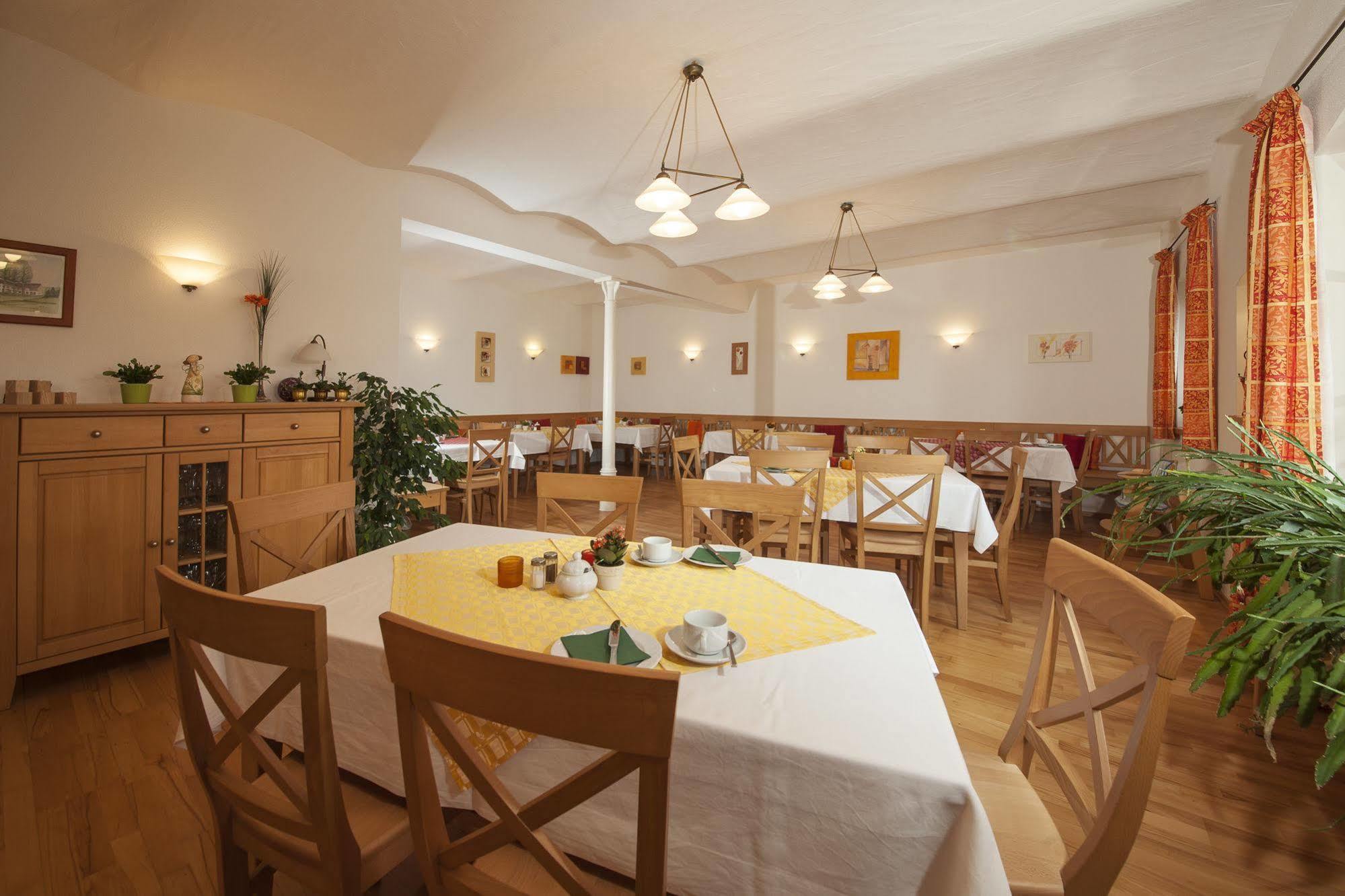 Pension Bernhardhof Otterfing エクステリア 写真