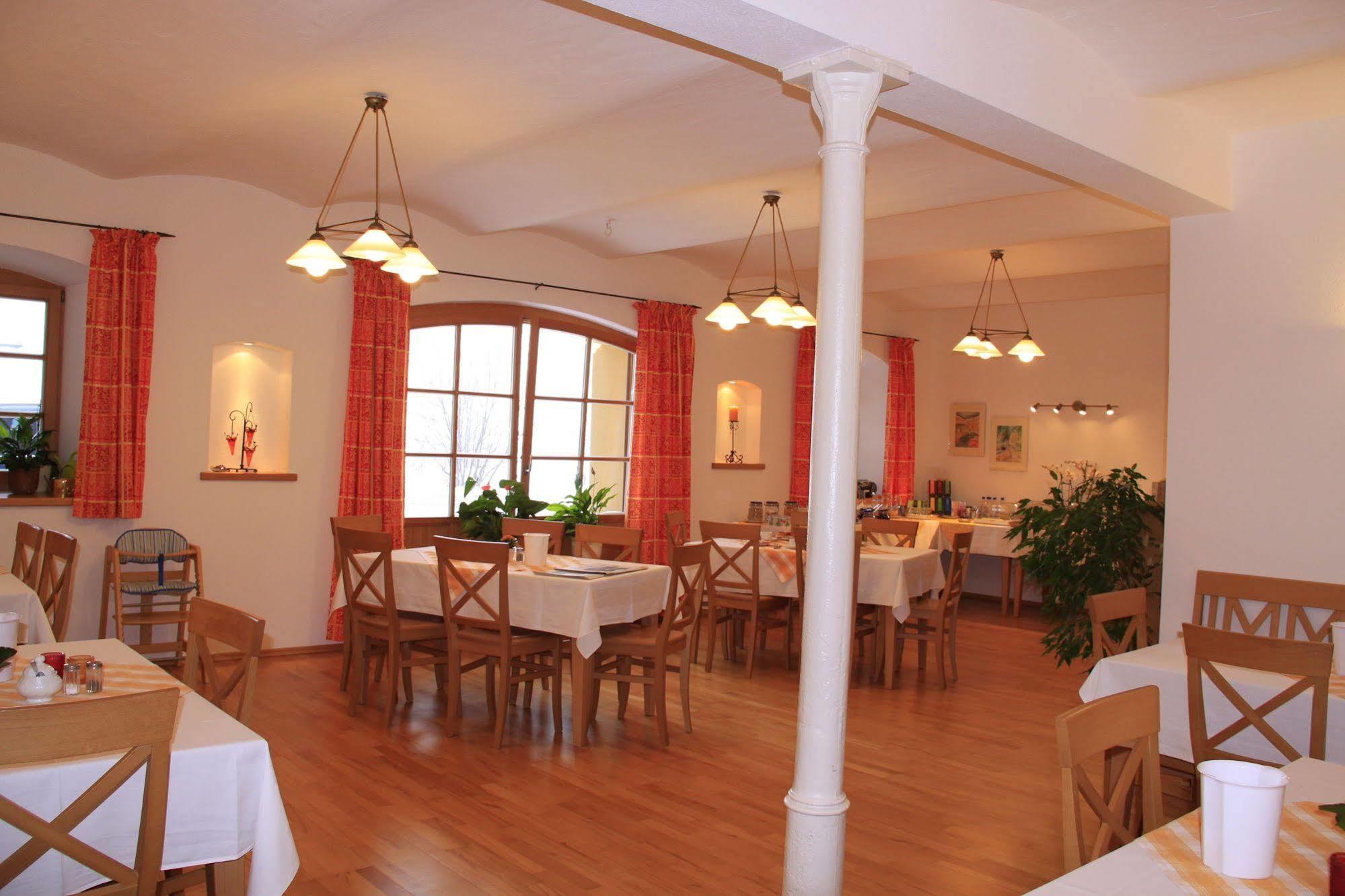 Pension Bernhardhof Otterfing エクステリア 写真